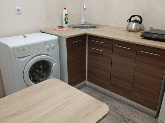 Продам однокімнатну квартиру з ремонтом, з меблями та технікою. Лозовая