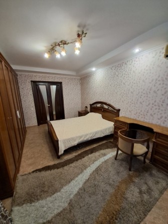 Продам 3 ком. квартиру с ремонтом 2эт./10 эт. - фото 1