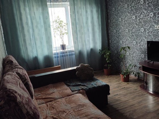 Продам  свою трёхкомнатную квартиру Лозовая