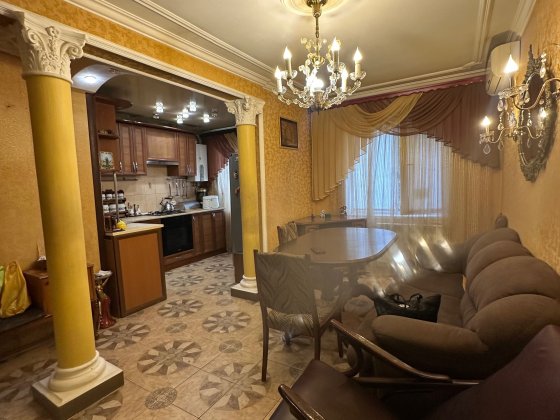 Продается 4х комнатная квартира район Варуса Марганець