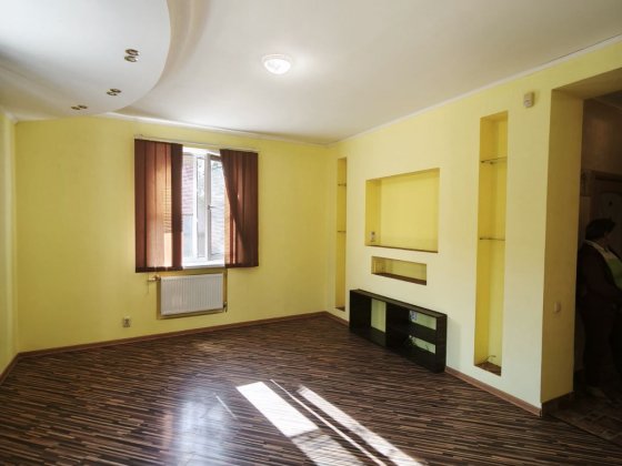 Продаж сучасна 2-х кімнатна в центрі Нежин