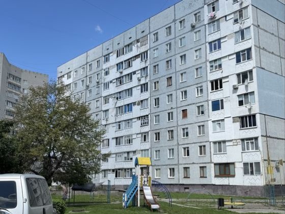 Продам трьохкімнатну квартиру Нетешин