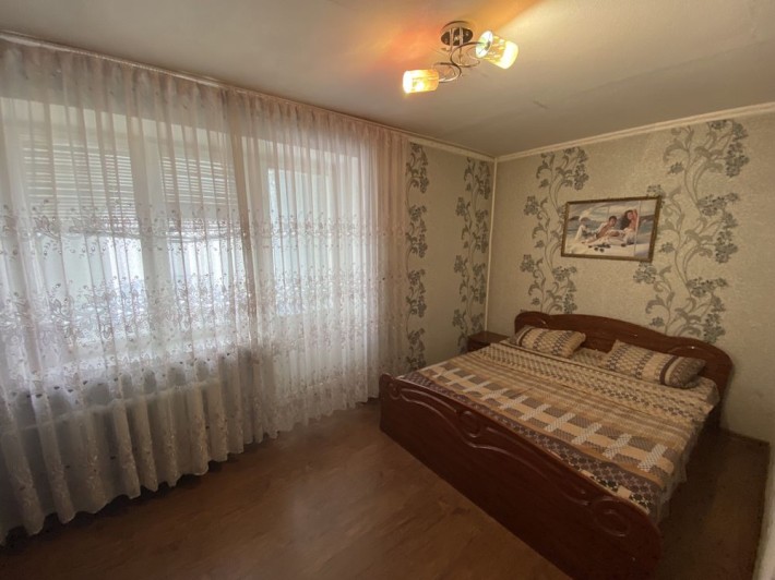 Продам 2 х кімнатну квартиру Центр  ! - фото 1