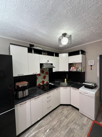 Продам 2х комнатную квартиру без посредников , центр - фото 1