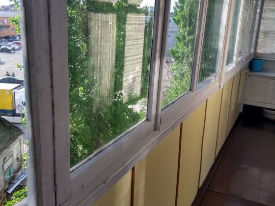 Продам 2-кім.кв-ру на Центральній Павлоград