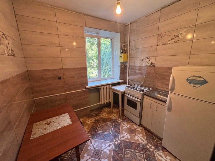 Продается 2 комнатная квартира. Центр. Вид на площадь. Славянск. - фото 1