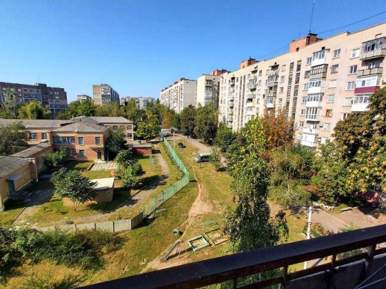 Продается 2к квартира в кирпичном доме.Под ремонт! Славянск