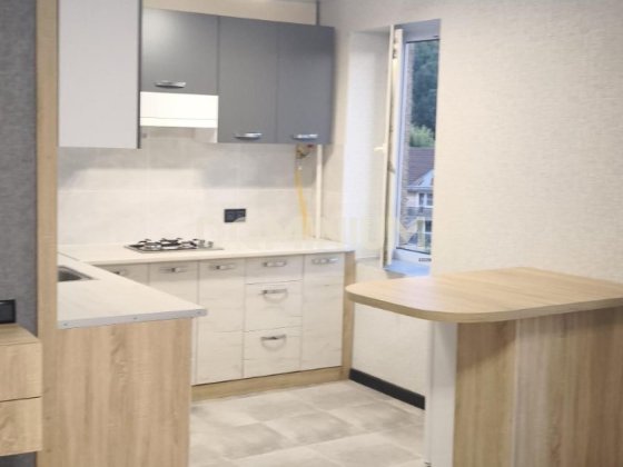 Продається 1 кімнатна квартира-студія у м. Хуст Хуст