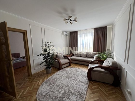 Продається 5-ти кімнатна квартира в самому центрі м. Хуст Хуст