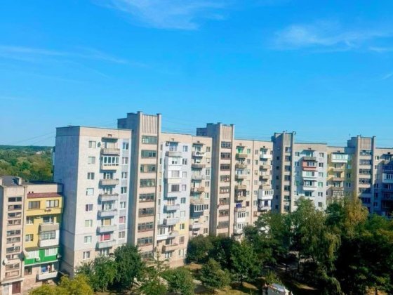 Продаж 2 кім квартири під ремонт р-н 8-9 школи Шептицький