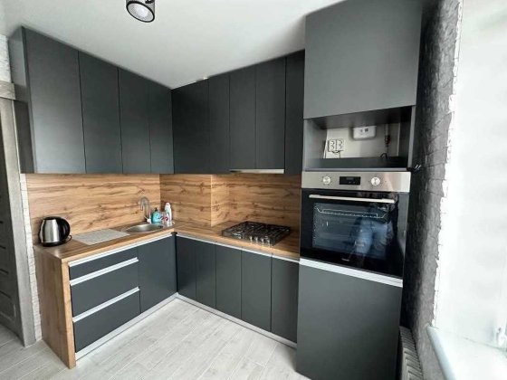 Продам двокімнатну квартиру з дорогим ремонтом Чугуев