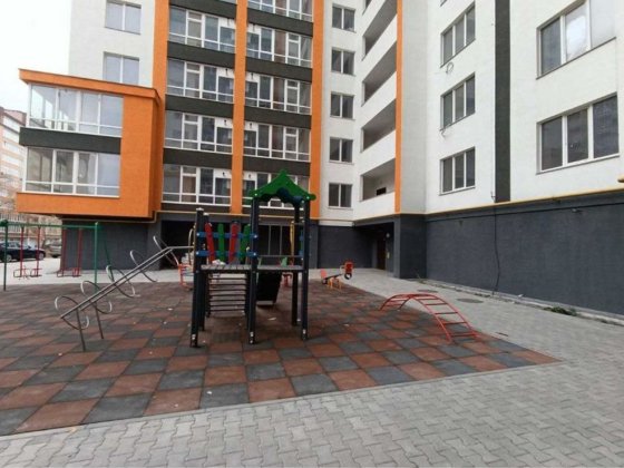 З кімнатна новобудова на Виставці, Зарічанська Хмельницький