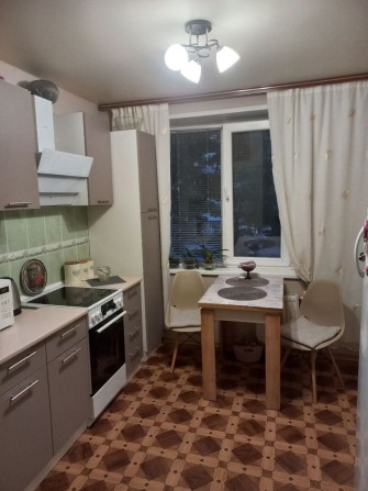 Продам 2-х кімнатну квартиру на вул. Незалежності, 2-й поверх, 1-й м-н - фото 1