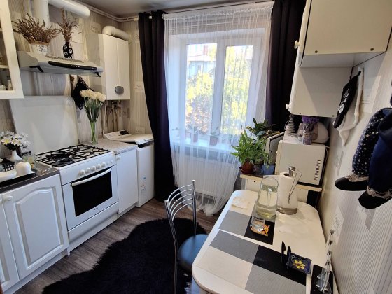 3х кім. 4 поверх (в центрі міста) р-н 8й квартал ЦУМ Никополь