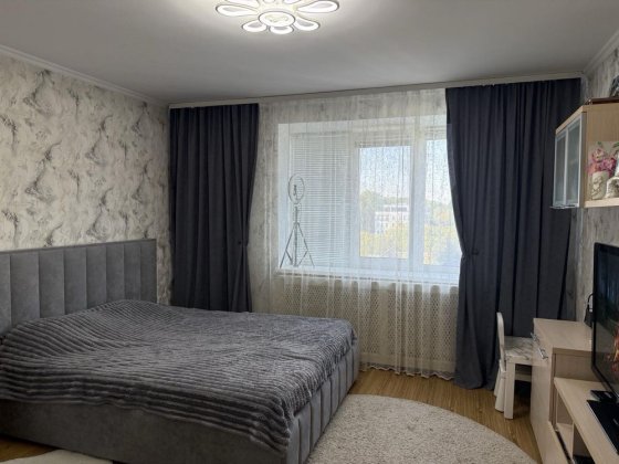 Продам 2 - ну квартиру на Лялі Ратушна на 6 поверсі в цегляному будинк Зарванцы