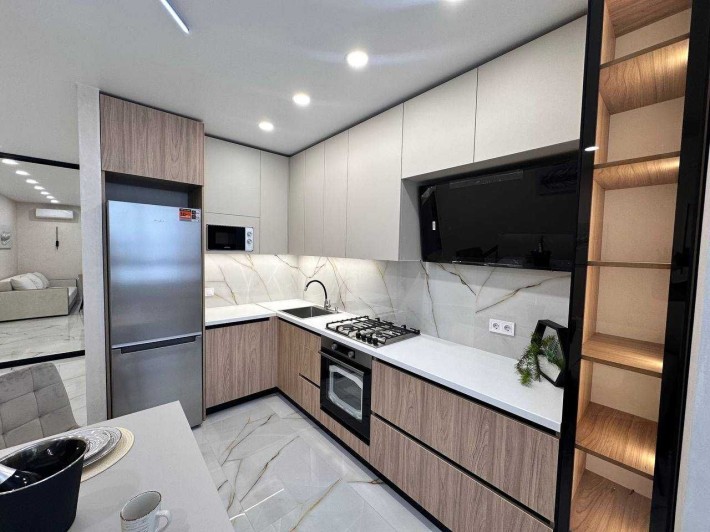 Продам ЭКСКЛЮЗИВ 68м2  2 Спальни + кухня-студия Днепровская Брама 2 - фото 1