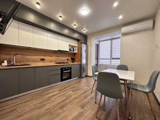 Продам 2 ком квартира Днепровская Брама 2 67м2 Слобожанское