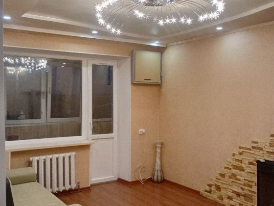 Продам квартиру по Центральній Апостолове