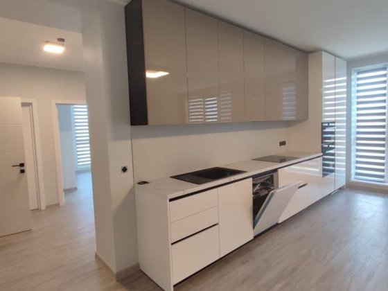 Продається 3-х кімн. кв-ра з гаражем в ЖК " Квадрат" Минай