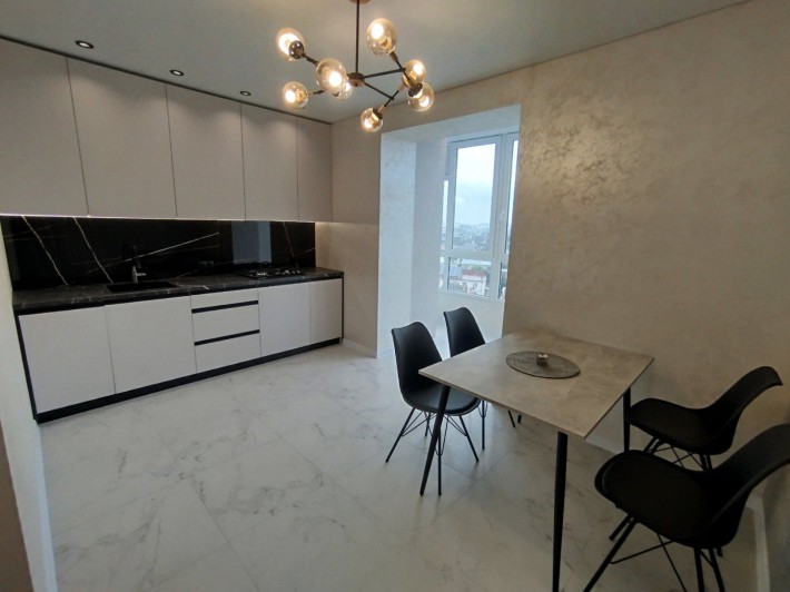 Продається 2-х км квартира з ремонтом - фото 1