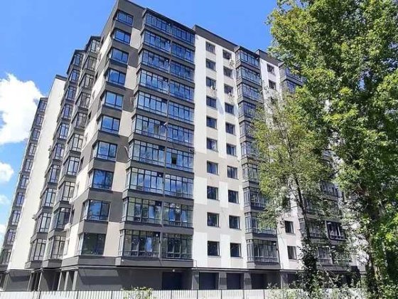 Продається квартира з видом на озеро Крихівці