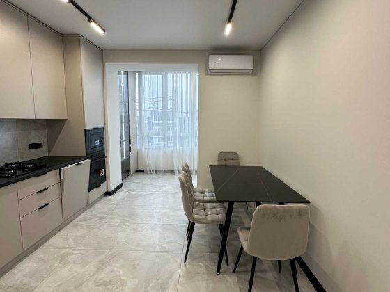 Шикарна 2-кім біля озера готова до проживання, без комісії! Криховцы