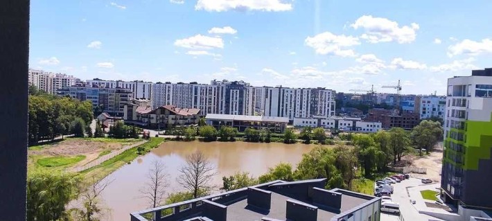 ТОП !Велика з видом на озеро та гори  2-кім квартира,ГОТОВА ДО РЕМОНТУ - фото 1