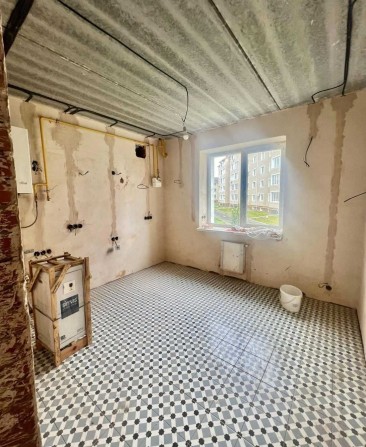 Велика однокімнатна квартира з частковим ремонтом - фото 1