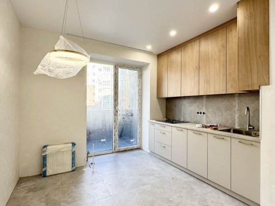 Продаж квартири з новим ремонтом 38.5 м2 з великою лоджією Ходосівка Ходосівка