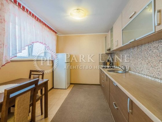 Золоче закритий комплекс  продаж 1к меблі Вишеньки озеро Вишеньки