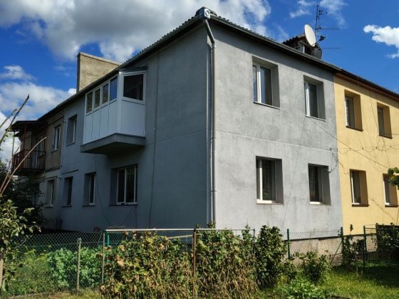 Продається 3-кімнатна квартира площею 55 м² з додатковими перевагами Жолква