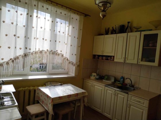 2 кім.квартира в м.Жовква.Вул.Воїнів Упа.Житловий стан.Є гараж, сарай. Жолква