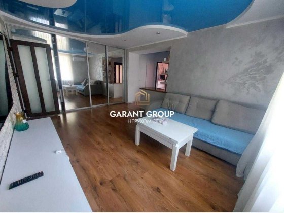 Продається недорого трикімнатна квартира з дизайнерським ремонтом Фонтанка