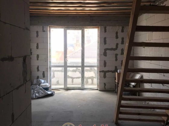 Продам 2-х уровневую квартиру 45 кв.м(ТРЦ Ривьера )с.Лески! 20 000 у.е Лески