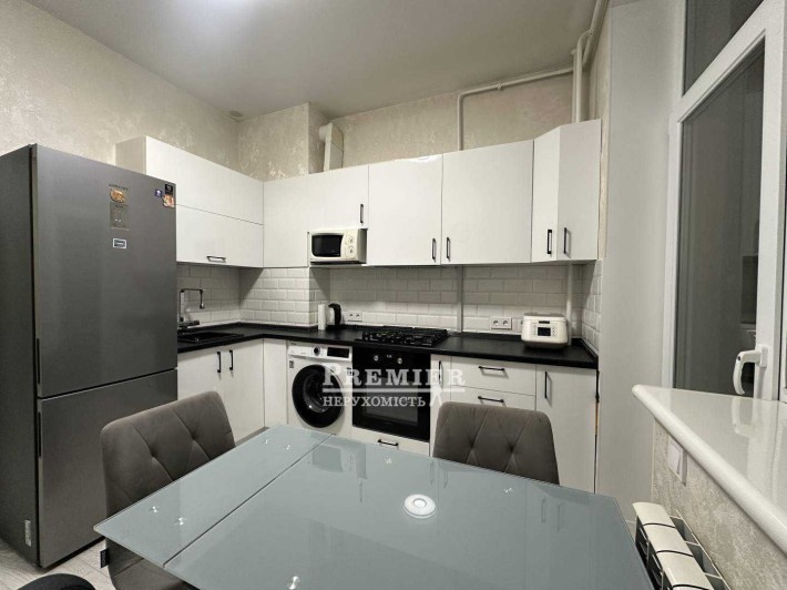 1-кімнатна квартира з ремонтом в Авангарді, вид на парк - фото 1