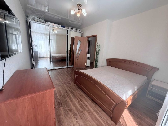 Продам квартиру с ремонтом в ЖК Радужный - фото 1