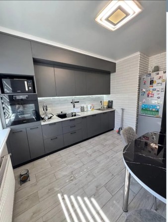 Продам двокімнатну з ремонтом у Перлини, Київський район (198-812) - фото 1