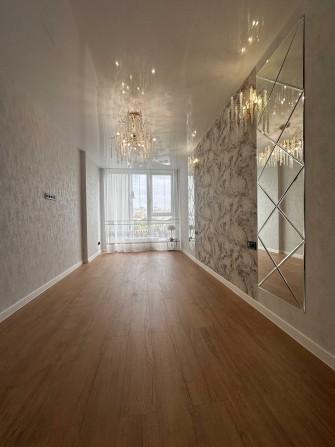 Стильная 1-комн квартира 33 м² с дизайнерским ремонтом, низкий этаж - фото 1