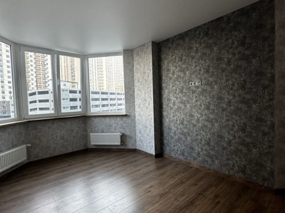 Малоквартирный новострой с паркингом на Сахарова + кладовка на этаже. Крыжановка