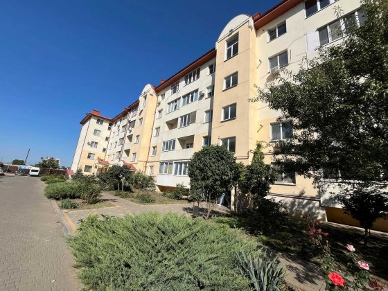 1 кім. кв-ра,вул. Новоселів, 40 метрів ,цегляний дім. Молодежное