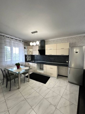 Продам классную квартиру с ремонтом и мебелью! Прилиманское 7км - фото 1