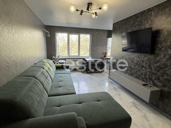 Продам трикімнатну квартиру на Салтівці по Амосова у тихому районі Кулиничі