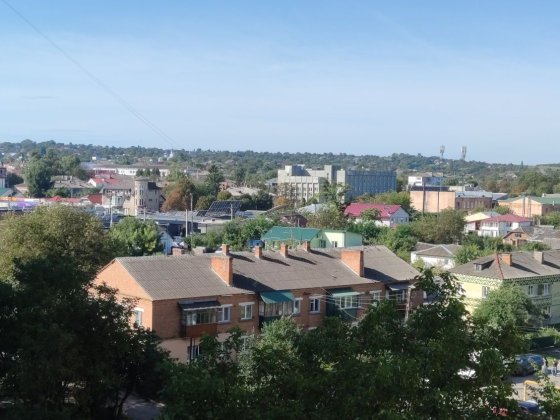 Продам 4-х кімнатну квартиру в центрі Красилів