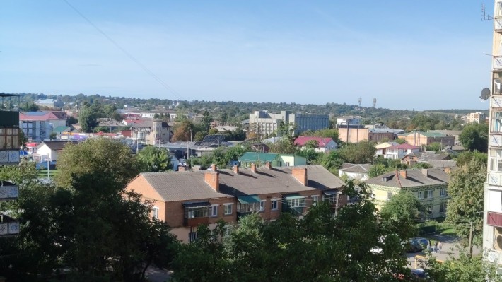 Продам 4-х кімнатну квартиру в центрі - фото 1