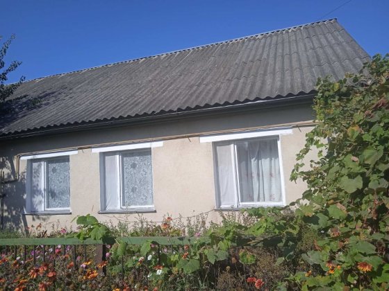 Продам  3х комнатную квартиру в 2х квартирном доме Новгород-Сіверський