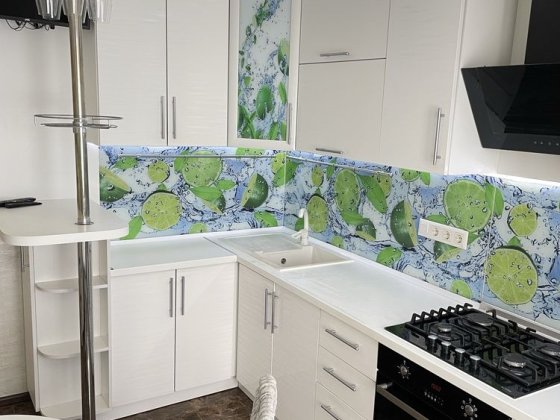 Продається затишна квартира з гаражом та підвалом,Центр міста Корюковка