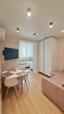 Шикарна 2-кімнатна квартира, ЖК "Сади Вишневі", вул. Святошинська,58 - фото 1