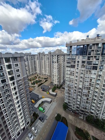 Світла простора квартира, ідеально для сім'ї, є підземний паркінг - фото 1