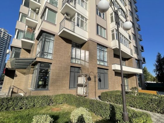 Продам вул.Соборності 20 простору 1кім.кв. з незакінченим ремонтом! Бровары