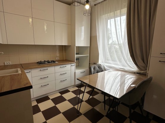 Продам 4-кімнатну квартиру в с.Калинівка Бровары